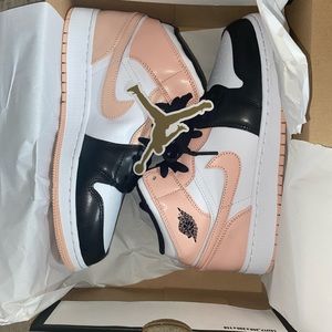 Air Jordan Mid 1